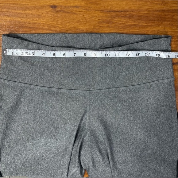 Under Armour Gray Cropped Compression Leggings XL Women’s - Picture 8 of 8